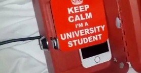 (FOTO) Student reținut după ce și-a filmat pe ascuns colegele cu un iPhone ascuns într-o cutie